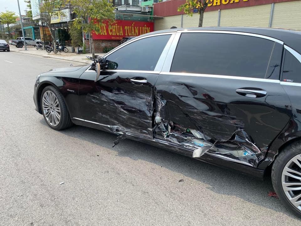 Biệt thự di động Mercedes-Maybach S450 bị móp méo sau va chạm